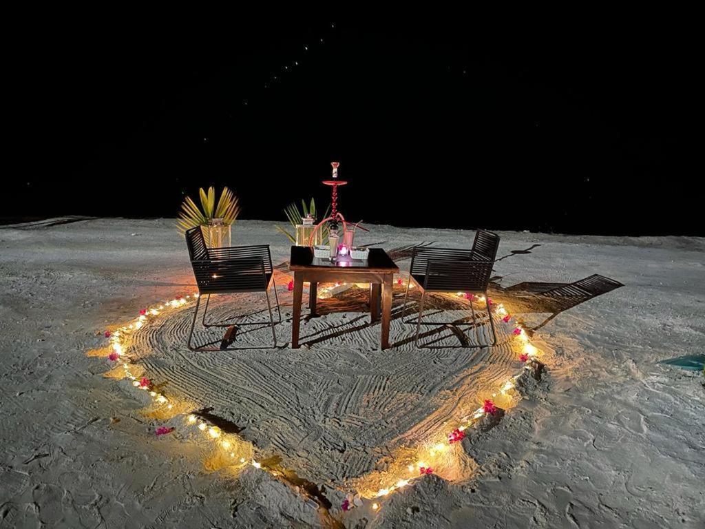 Seven Corals Hotell Maafushi Exteriör bild